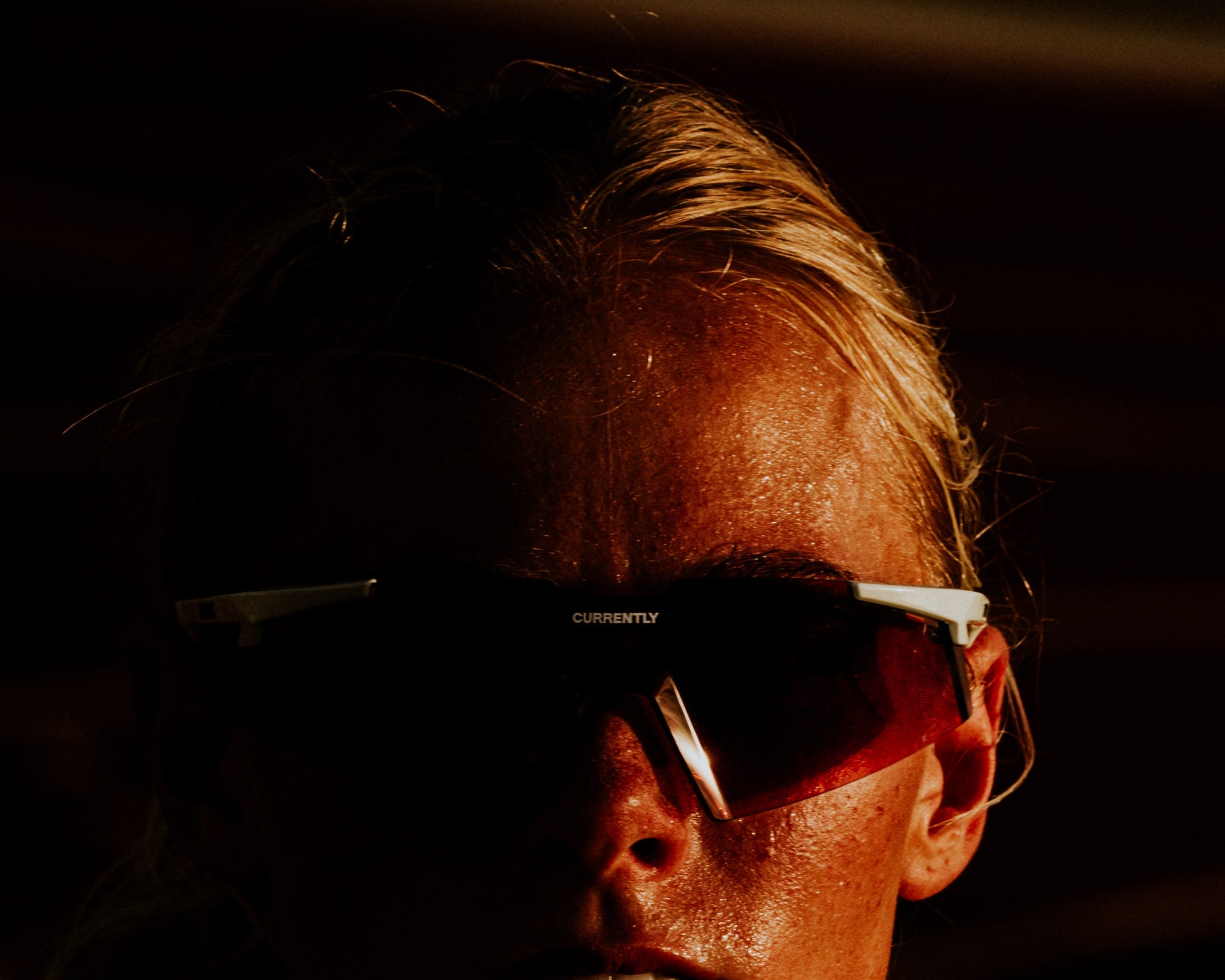 Sports goggles